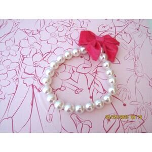 Dog pearl necklace with pink velvet bow